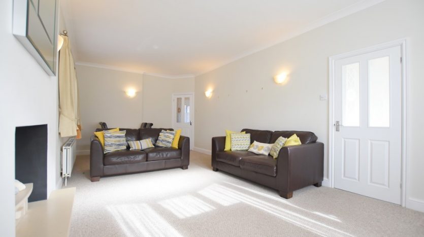 2 Bedroom Detached Bungalow To Rent in Newbury Road, Ilford, IG2 